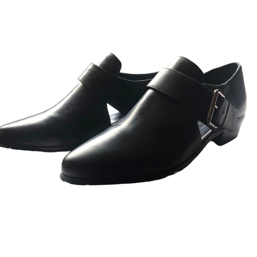 Tahari / Black Leather size 8 moto style shoes